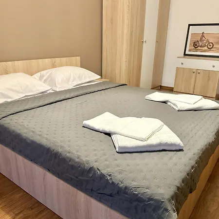 Modern 1-bedroom In Absolute Center
