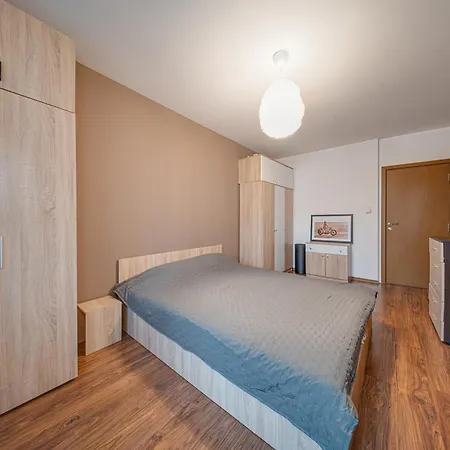 Modern 1-bedroom In Absolute Center *