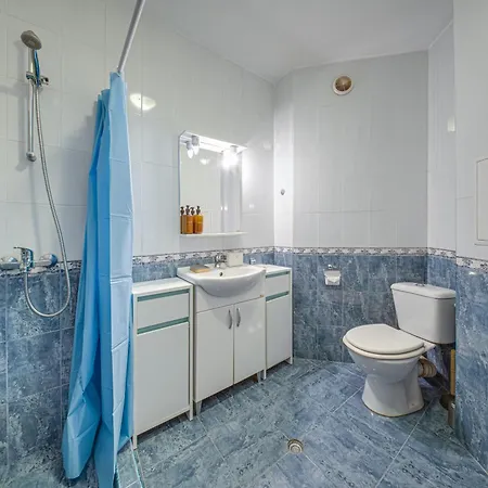 Modern 1-bedroom In Absolute Center شقة صوفيا