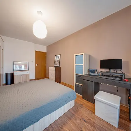 Modern 1-bedroom In Absolute Center شقة *