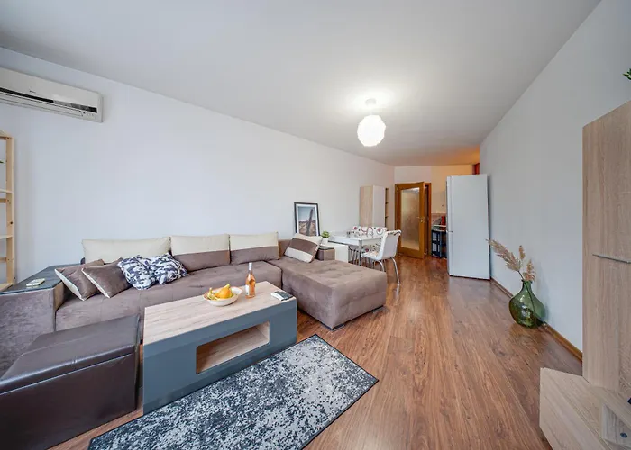 Modern 1-bedroom In Absolute Center *