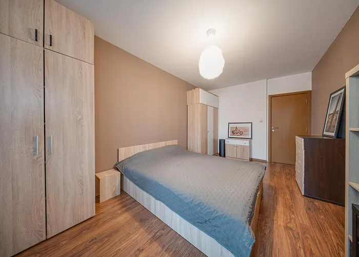 Modern 1-bedroom In Absolute Center *