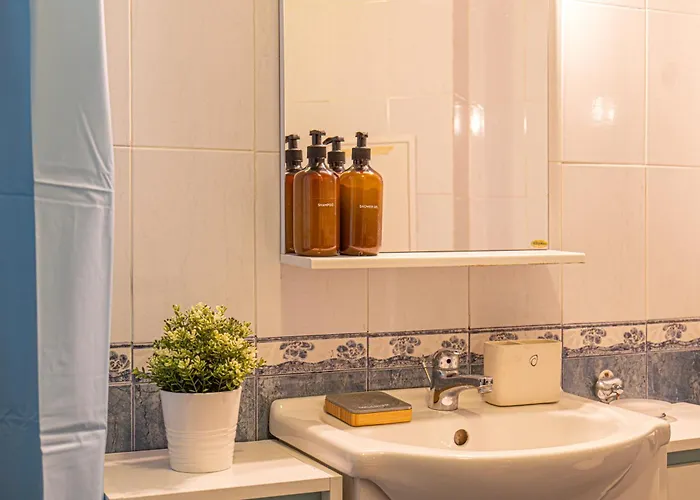 Modern 1-bedroom In Absolute Center Apartamento *