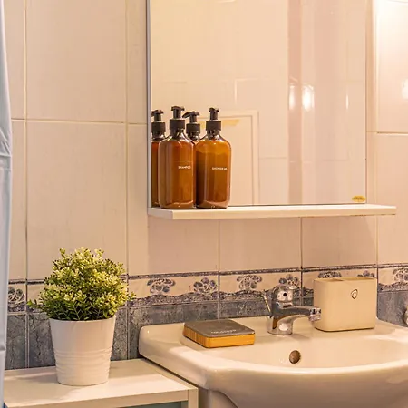 Modern 1-bedroom In Absolute Center Apartament *