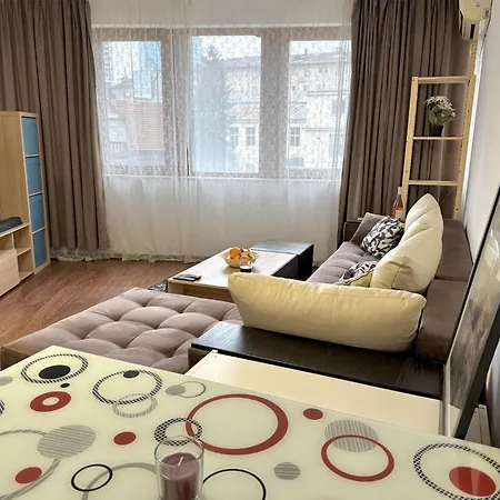 Modern 1-bedroom In Absolute Center * София