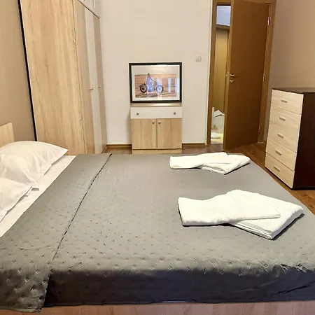 Апартаменты Modern 1-bedroom In Absolute Center