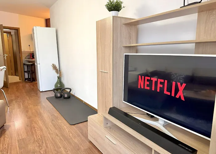 Modern 1-bedroom In Absolute Center Апартаменты