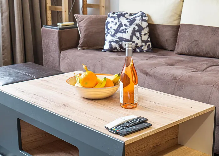 Modern 1-bedroom In Absolute Center Апартаменты София