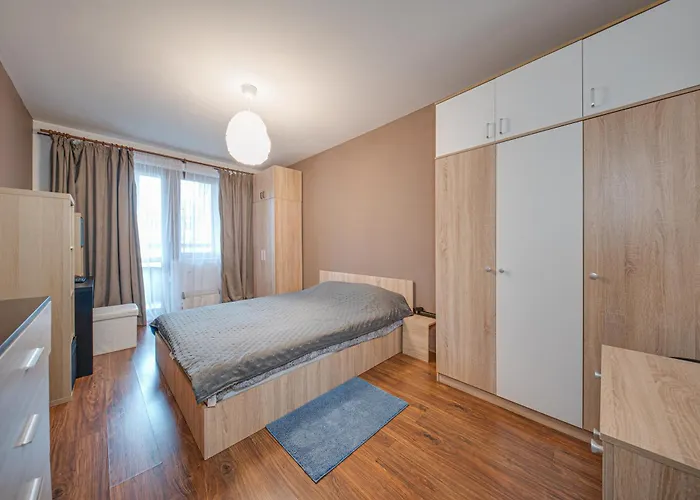 Modern 1-bedroom In Absolute Center Апартаменты