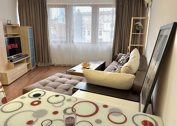 Modern 1-bedroom In Absolute Center * София