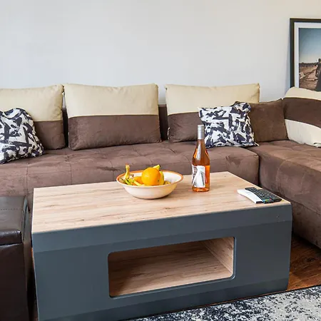 Modern 1-bedroom In Absolute Center 索菲亞